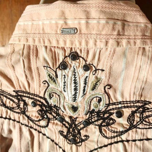 Roar Salmon Color shirt Small - Picture 2 of 7